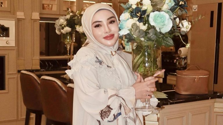 Shella Saukia [dok. web]