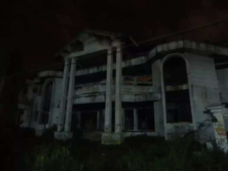 rumah horror belanda