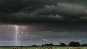 Ilustrasi cuaca ekstrem (Sumber: Envato/djmon1que)