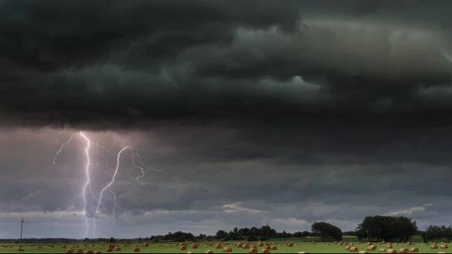 Ilustrasi cuaca ekstrem (Sumber: Envato/djmon1que)