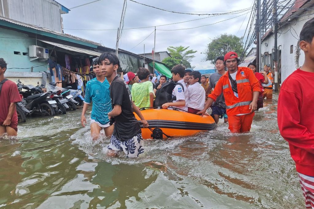 banjir rob [dok. kompas]