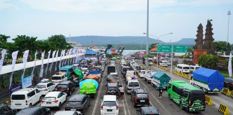 kemacetan denpasar-gilimanuk [dok. kompas]