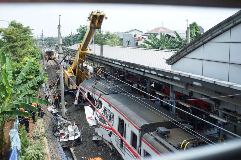 kereta api indonesia [dok. web]