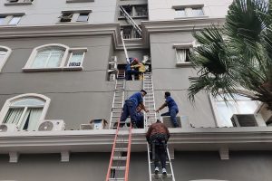 evakuasi di Apartemen Mediterania [dok. web]