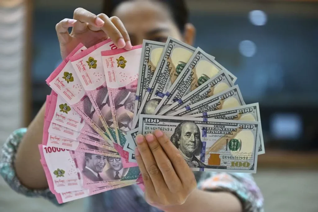 Rupiah dan Dolar [dok. kontan]