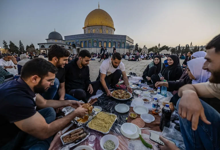 vibes ramadan [dok. britannica]