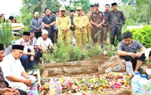ODGJ bawa jenazah viral [dok. web]