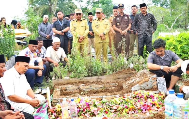 ODGJ bawa jenazah viral [dok. web]