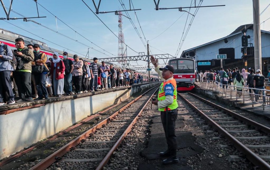penutupan peron di stasiun bogor [dok. cnn]
