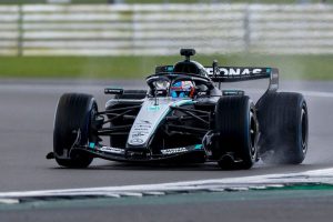 mercedes w17 [dok. motosport]