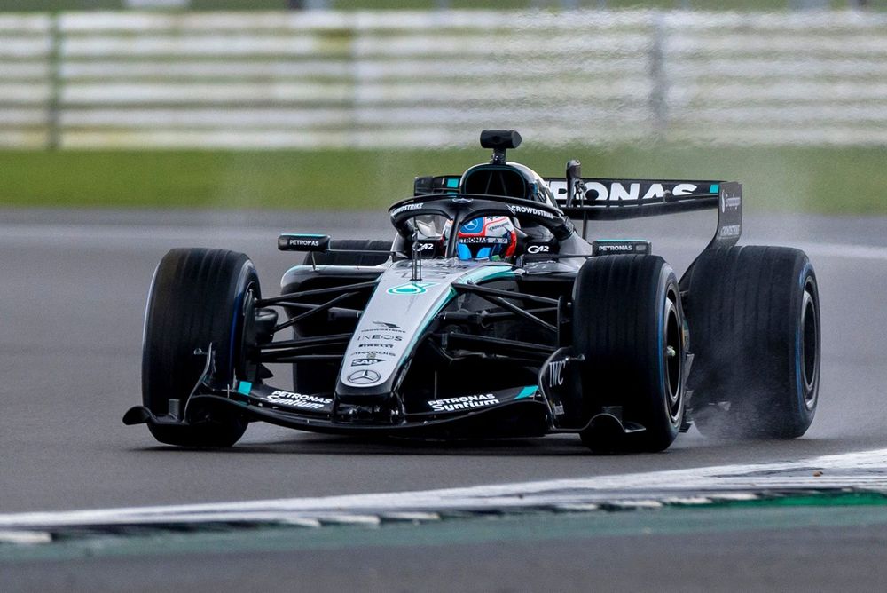 mercedes w17 [dok. motosport]