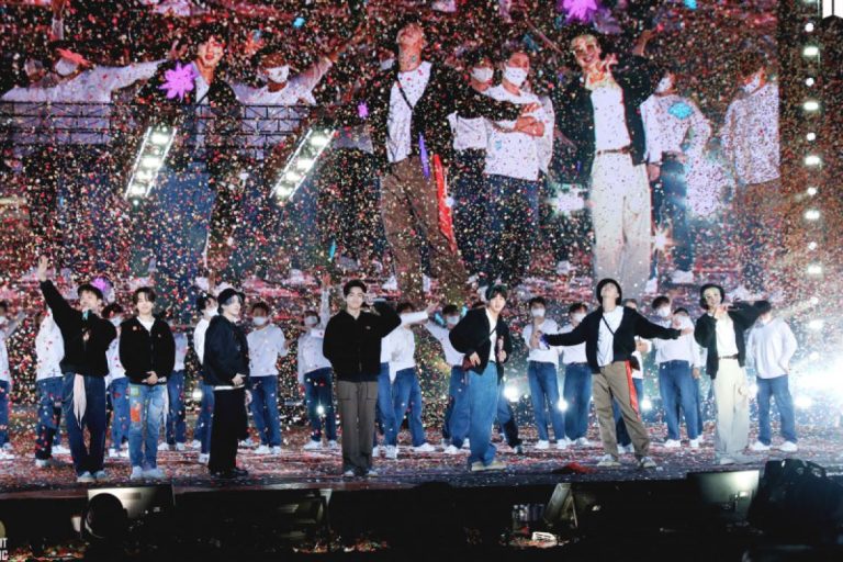 BTS (twitter.com/bts_bighit)