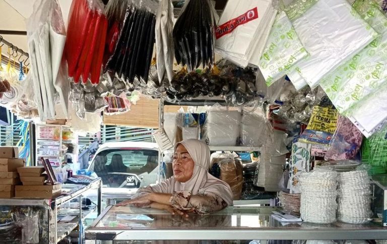 harga plastik lokal melonjak [dok. cnn]