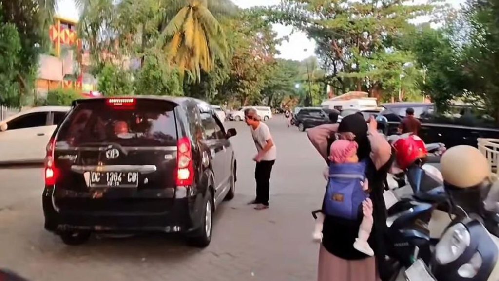 juru parkir makasar [dok. web]