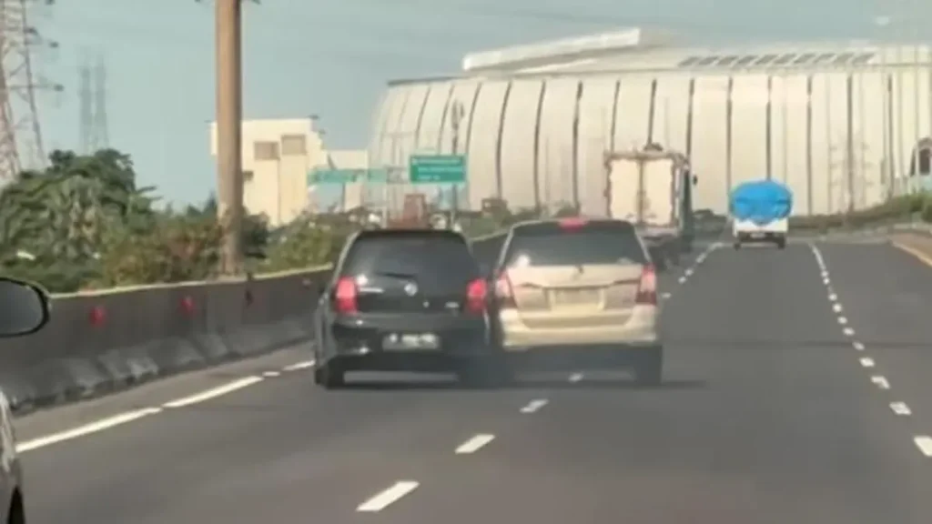 sengolan di tol kemayoran [dok. web]