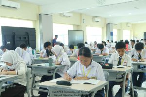 pelajar nunggak bayar seragam di padang [dok. web]